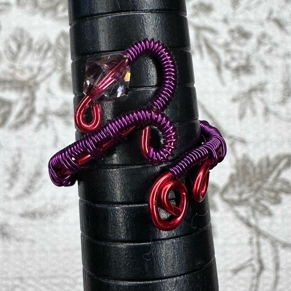Adjustable wire wrap ring red and purple  Handmade - Picture 6 of 9